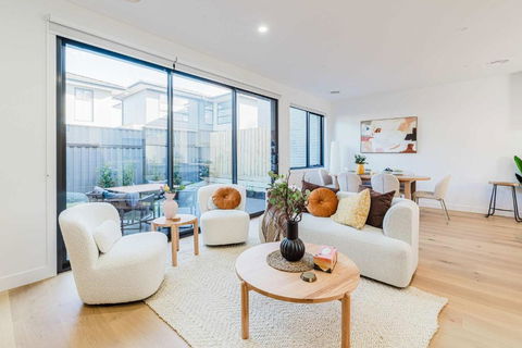 Modern Family Home 3BR In Box Hill North - Phillip Island Accommodation 0