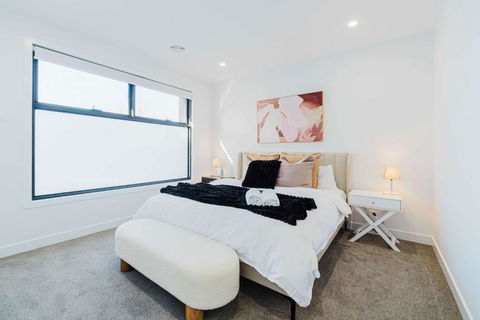 Modern Family Home 3BR In Box Hill North - Phillip Island Accommodation 1
