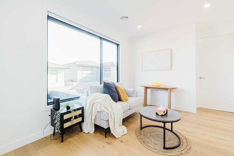 Modern Family Home 3BR In Box Hill North - Phillip Island Accommodation 2