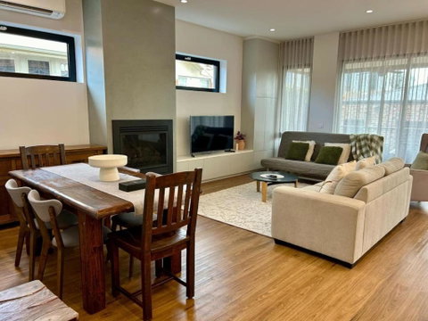 Modern Home - Gr8 4 Groups - Phillip Island Accommodation 3