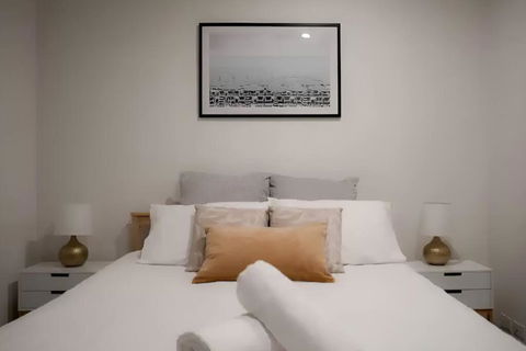 Mt1012 - 1 BR Docklands Delight, Stunning Apartment - Phillip Island Accommodation 0