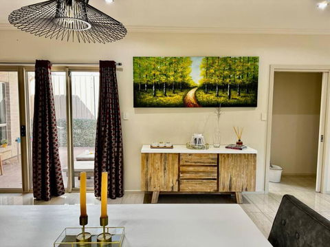 Morden Elegant 4 Bedroom House - Phillip Island Accommodation 0