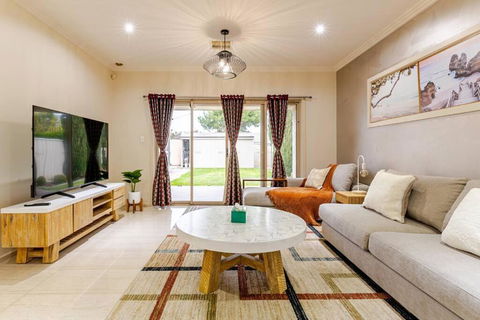 Morden Elegant 4 Bedroom House - Phillip Island Accommodation 1