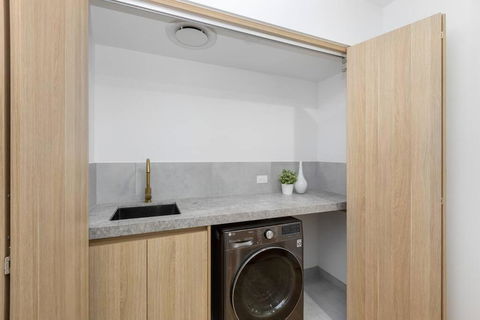 Mordialloc Beach Retreat 4 - Mordialloc - Phillip Island Accommodation 2