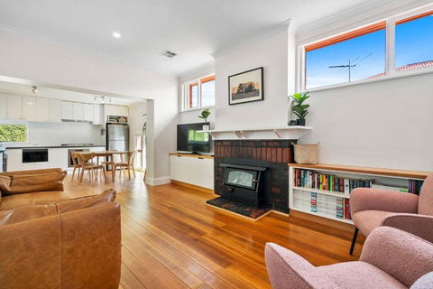 New Town Bungalow - A Leafy Family Haven - Phillip Island Accommodation 0