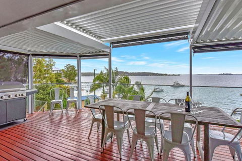 New Property Shimmer Shores Absolute Waterfront Retreat At Fishing Point, Lake Macquarie - Phillip Island Accommodation 2