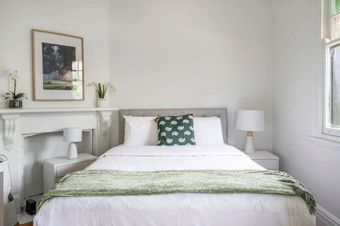 Newtown Nest - Chic Terrace Living Off King Street - Phillip Island Accommodation 1