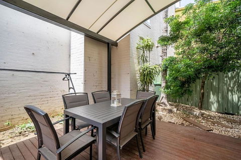 Newtown Nest - Chic Terrace Living Off King Street - Phillip Island Accommodation 2