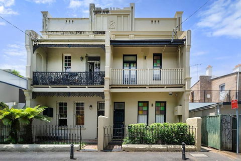 Newtown Nest - Chic Terrace Living Off King Street - Phillip Island Accommodation 3
