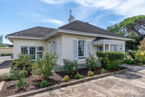 Normanville, Large Historic Three Bedroom Home - Phillip Island Accommodation 0