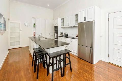 Normanville, Large Historic Three Bedroom Home - Phillip Island Accommodation 2