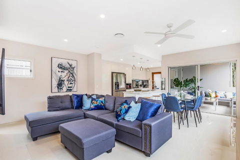 Park Avenue Luxe Townhouse Brand New Sleeps 9 - Phillip Island Accommodation 1