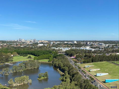 Parkside & City View In Sydney Olympic Park - Phillip Island Accommodation 1