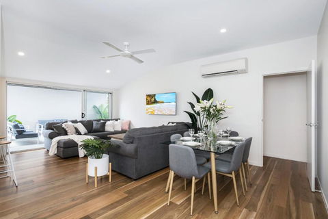 Park Avenue Terrace House Sleeps 9 - Phillip Island Accommodation 2