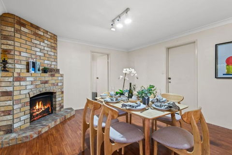 Peaceful 4BR At Sunnybank CBD With 2Parking Yard And Mall - Phillip Island Accommodation 0