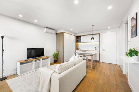 Perfectly Located Executive 1BR At Caulfield North - Phillip Island Accommodation 0
