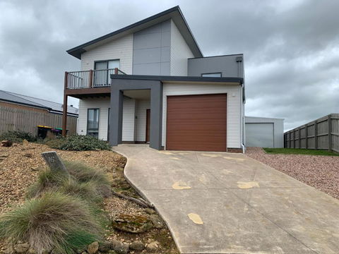 Peterborough Getaway - Phillip Island Accommodation 1