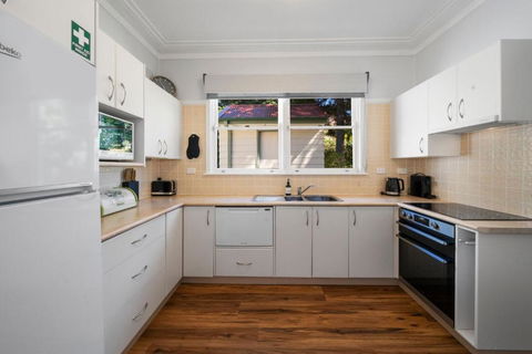 Pine Lodge - Phillip Island Accommodation 2