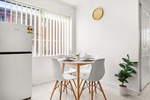 Polished 2-Bed Unit In The Heart Of Parramatta - Phillip Island Accommodation 1