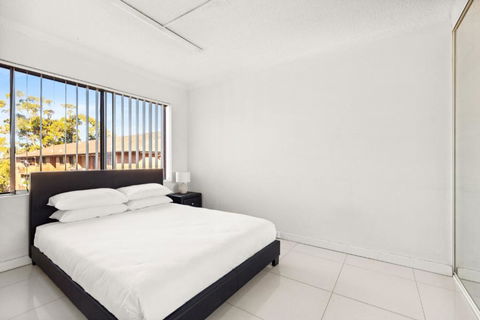 Polished 2-Bed Unit In The Heart Of Parramatta - Phillip Island Accommodation 3