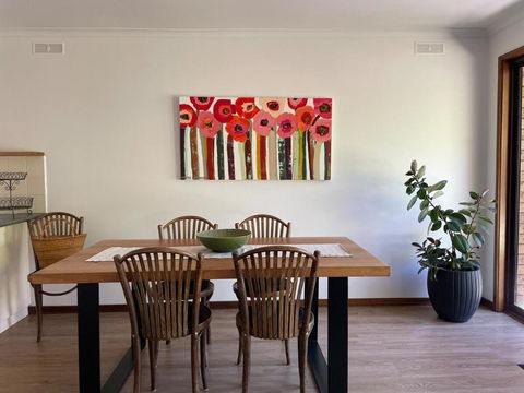 Poppies Clunes - Phillip Island Accommodation 0