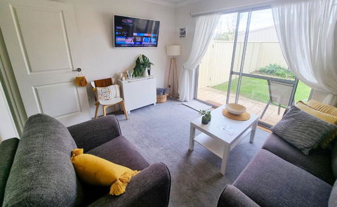 Queen Bed Apartment- No Sharing, Your Very Own Space - Phillip Island Accommodation 1