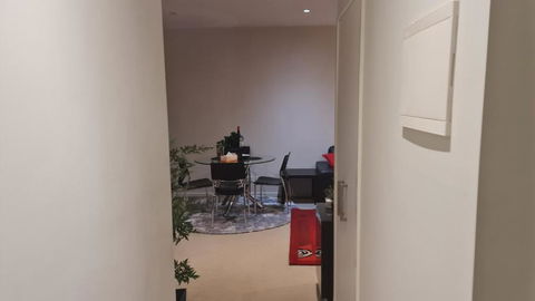 Qure Restaurant And Apartments Canberra Bruce - Phillip Island Accommodation 2