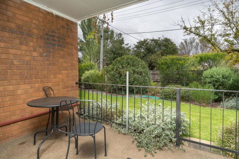Quiet 2BR Apartment With Garden Views In Griffith - Phillip Island Accommodation 1