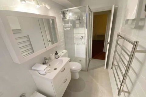 Quiet 2BR Apartment With Garden Views In Griffith - Phillip Island Accommodation 3