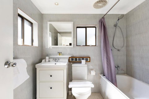 Pyrmont Self-Contained Terrace House (64 BUL) - Phillip Island Accommodation 3