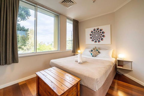 Quaint Auchenflower 1B1B Apt W Parking Close To UQ - Phillip Island Accommodation 0