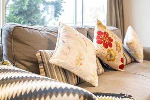 Quaint Auchenflower 1B1B Apt W Parking Close To UQ - Phillip Island Accommodation 1