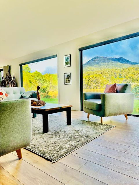 Quamby Bluff Lake House, Deloraine, Tasmania - Phillip Island Accommodation 3