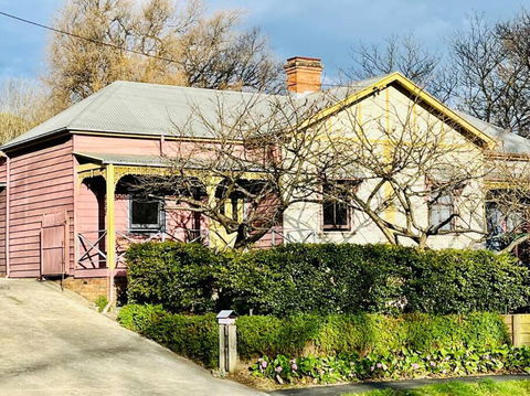 Quarryman Cottage @ 102 - Phillip Island Accommodation 0