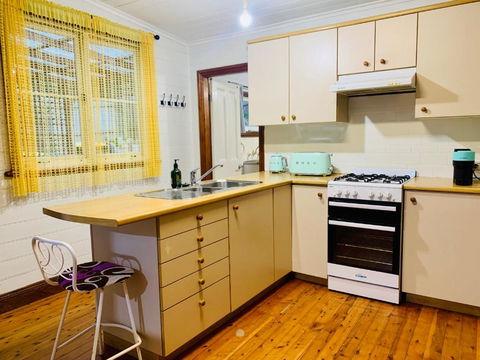 Quarryman Cottage @ 102 - Phillip Island Accommodation 3
