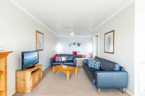Quarterdeck 1 12 Magnus St Fantastic Unit With Spectacular Views - Phillip Island Accommodation 2
