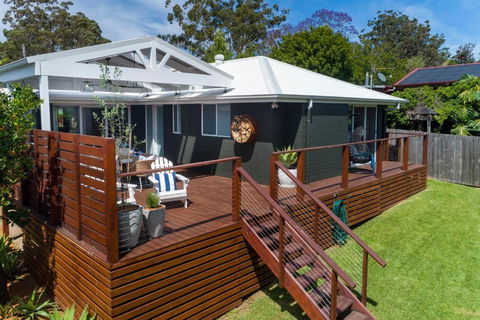 Queenberry Cottage - Jacuzzi, Village Location & 10 Mins To Beach - Phillip Island Accommodation 2