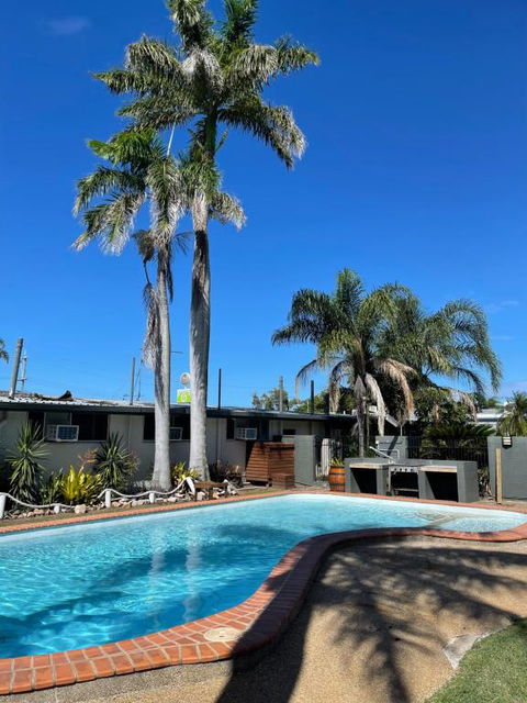 Queens Beach Hotel - Phillip Island Accommodation 2