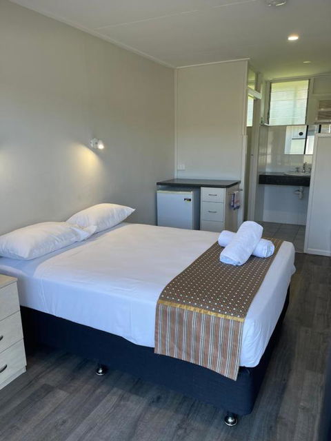 Queens Beach Hotel - Phillip Island Accommodation 0