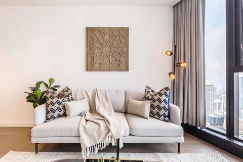 Queens Place Classy Lvl 69 Apt W Skyline Views - Phillip Island Accommodation 2