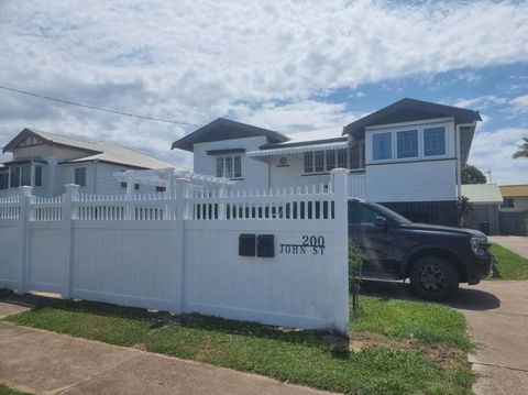 Queensland Charm In Maryborough - Phillip Island Accommodation 0