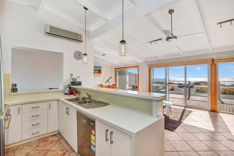 Queensland South - Aldinga Beach - C21 SouthCoast Holidays - Phillip Island Accommodation 2