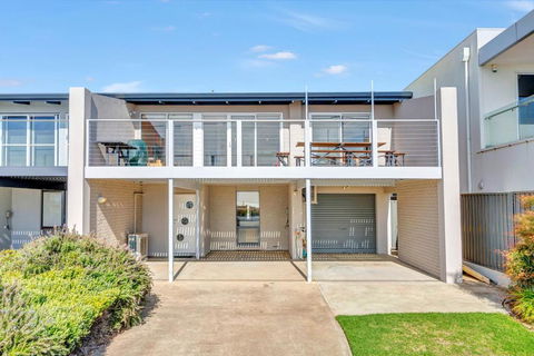 Queensland South - Aldinga Beach - C21 SouthCoast Holidays - Phillip Island Accommodation 1