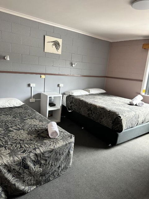 Queenstown Motor Lodge - Phillip Island Accommodation 1