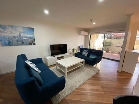 Quiet 2 Bedroom Apt In The Heart Of Old Kingston - Phillip Island Accommodation 0