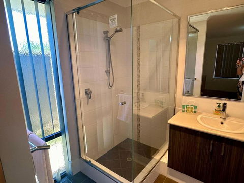 Quiet Busselton Retreat - Phillip Island Accommodation 3