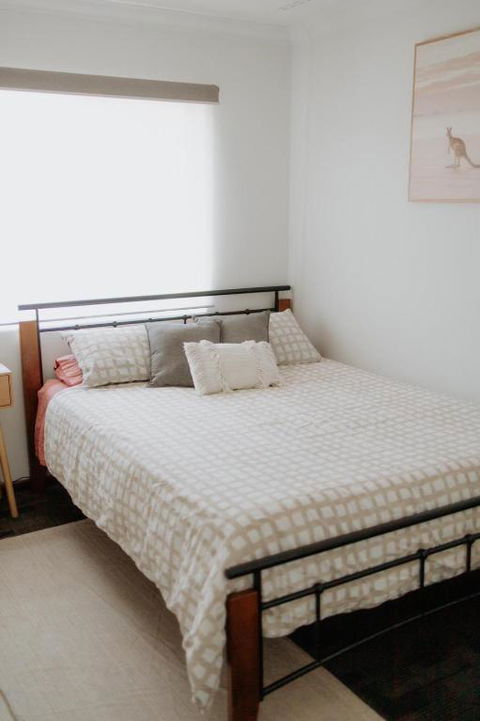 Quiet Corner Sleeps 4, Near Perth & Fremantle - Phillip Island Accommodation 3