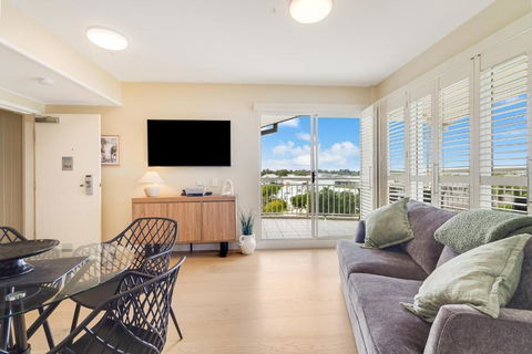Quiet Apartment In Mantra Salt Beach By UHoliday - 2BR, 1BR And Hotel Room Configurations Available - Phillip Island Accommodation 2