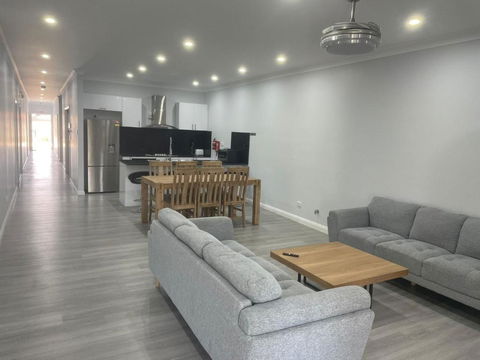 Quiet Spacious Family House 11 Bedrooms - Phillip Island Accommodation 3