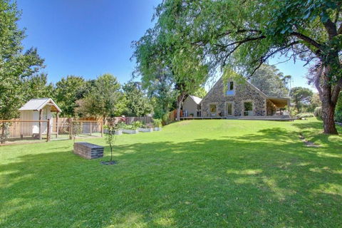 Quigtoo Cottage - Beautiful 4BR Stone Cottage L WiFi L Bath L Garden - Phillip Island Accommodation 0